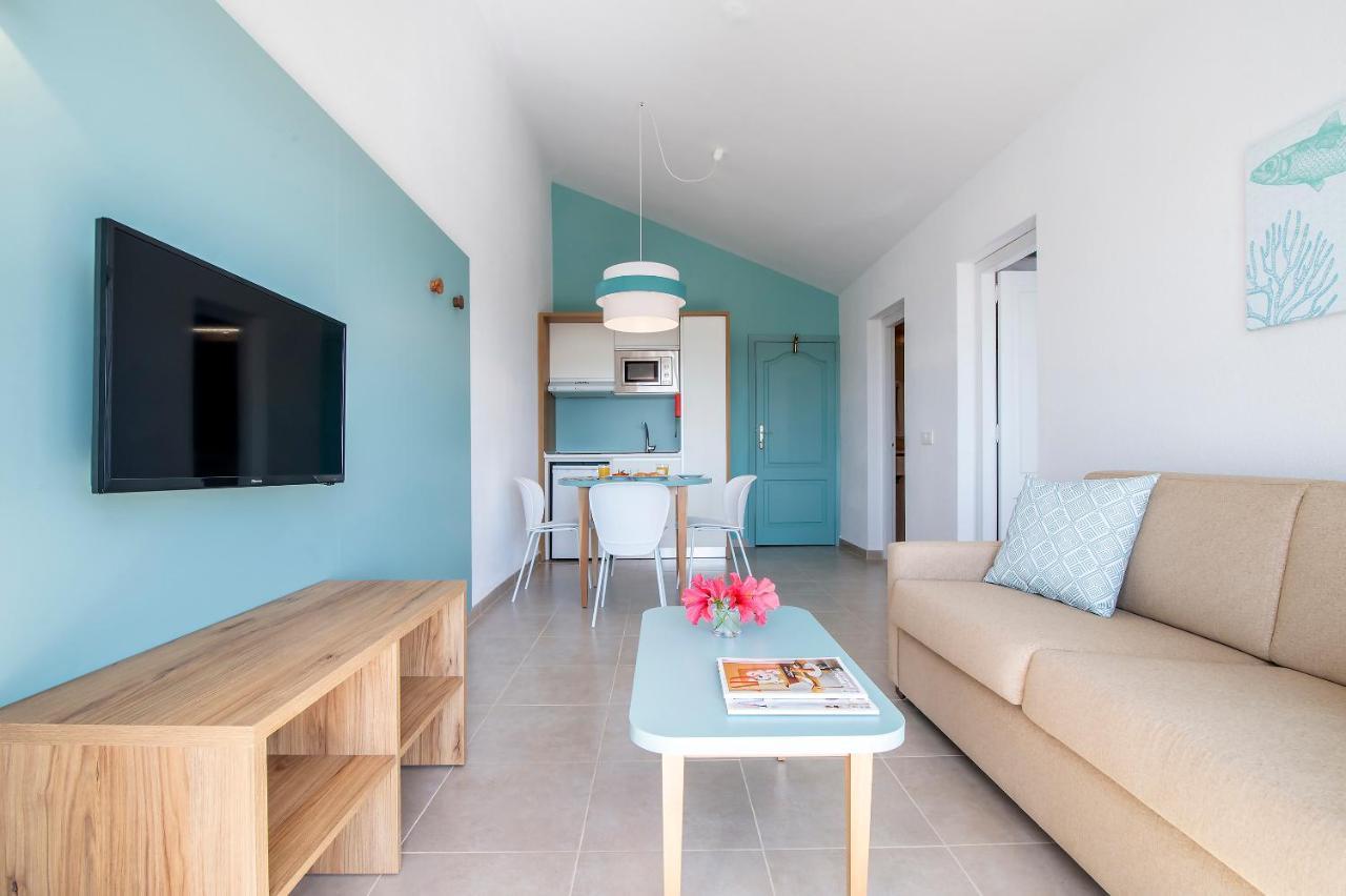 Pierre & Vacances Menorca Cala Blanes カラ・エン・ブラネス エクステリア 写真
