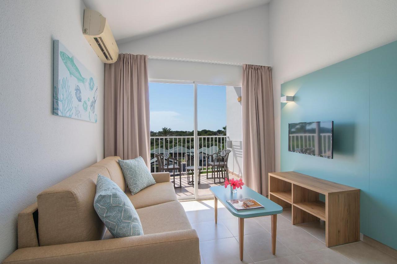 Pierre & Vacances Menorca Cala Blanes カラ・エン・ブラネス エクステリア 写真